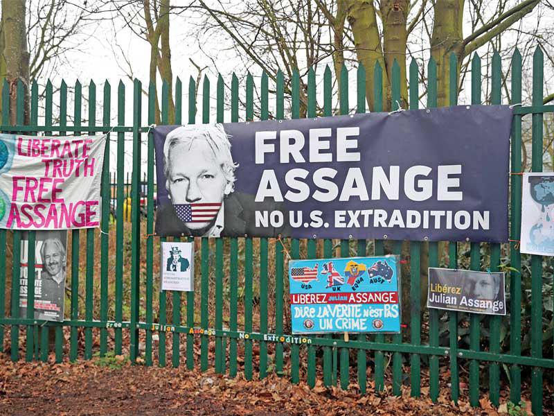 بريطانيا تدرس طلب تسليم أسانج لأميركا