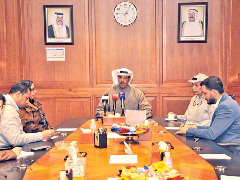 الروضان خلال المؤتمر الصحافي أمس