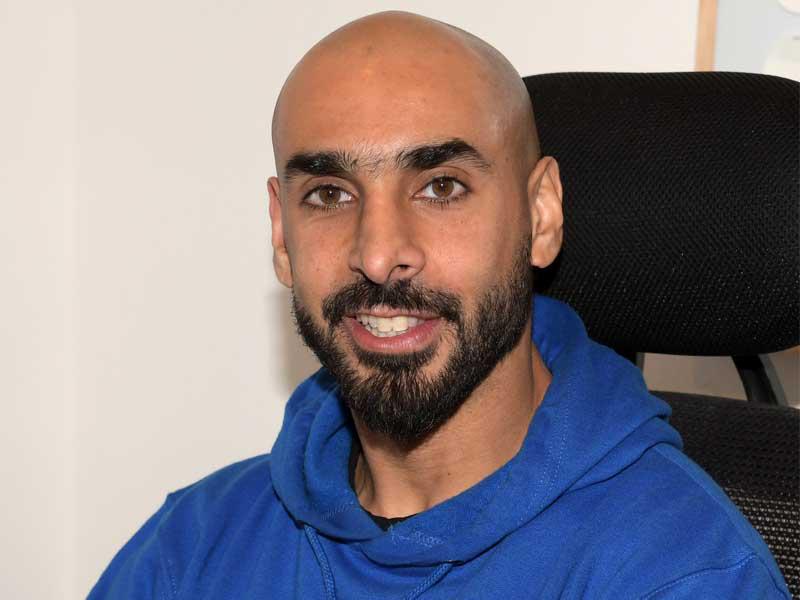 مؤسس شركة BLUE BOOK ومنظم الرحلات بها محمد الموله