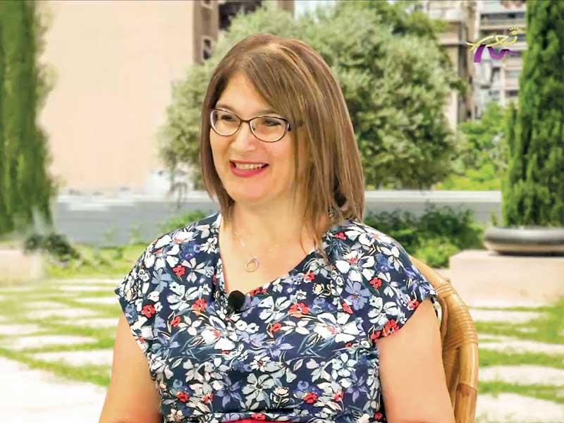 أستاذة الفن وعلوم الفن في الجامعة اللبنانية الفنانة هناء عبدالخالق 