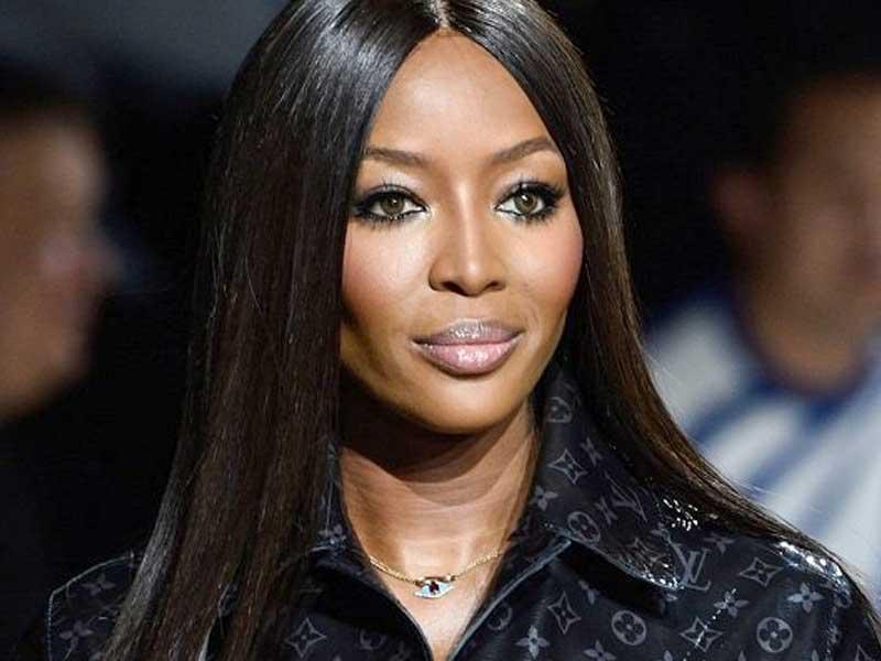 العارضة ناعومي كامبل