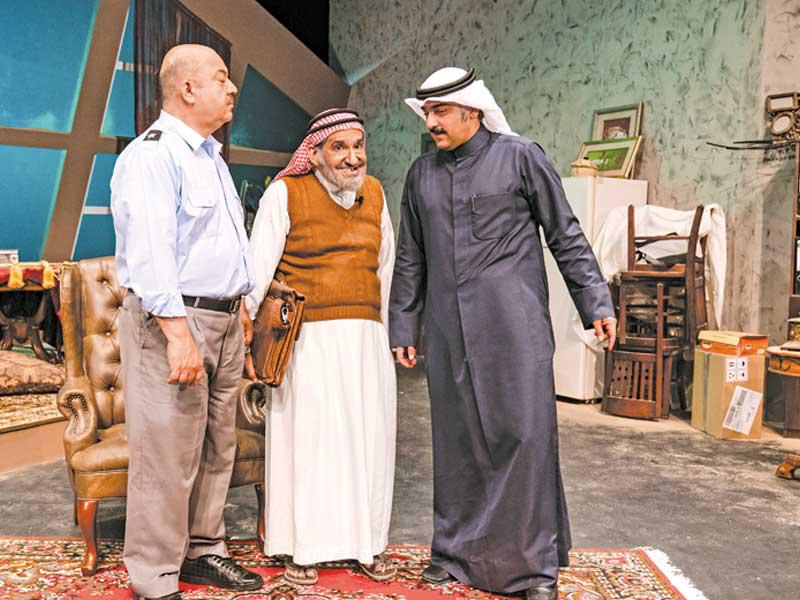 عبدالله السدحان مع ناصر كرماني وشهاب جوهر في مسرحية «الثمن»