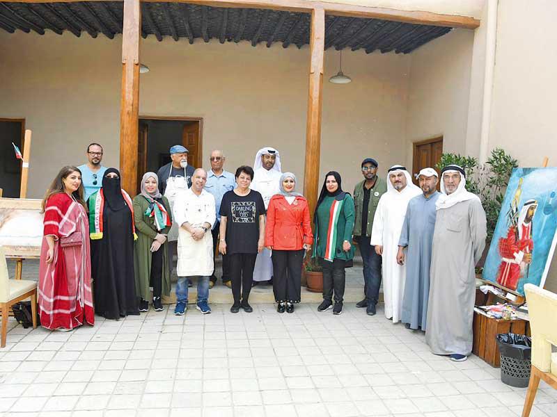 الفنانون المشاركون في الورشة