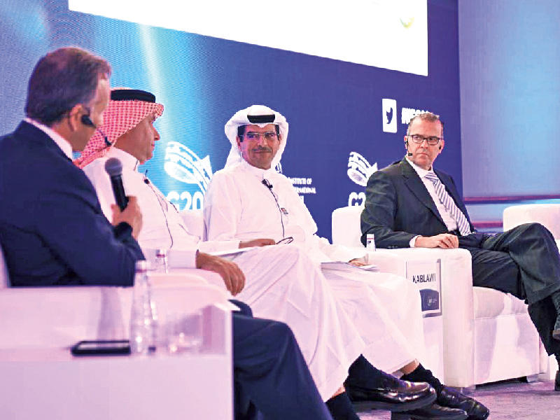 مازن الناهض متحدثاً أثناء المؤتمر