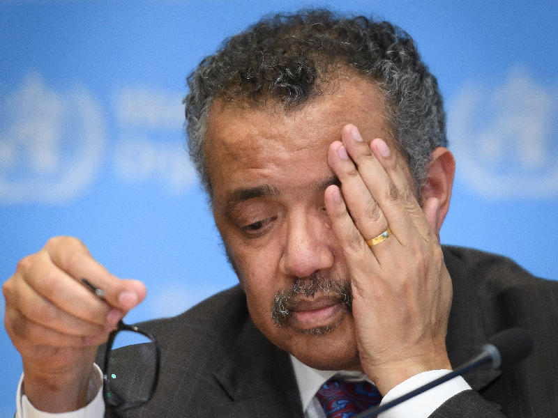 المدير العام لمنظمة الصحة العالمية تيدروس أدهانوم غيبريسيس يحضر مؤتمر صحفي يومي حول COVID-19