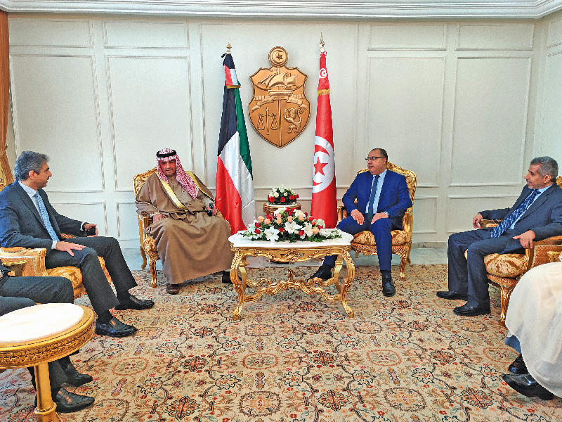 نائب رئيس مجلس الوزراء وزير الداخلية وزير الدولة لشؤون مجلس الوزراء أنس الصالح لدى وصوله إلى تونس أمس