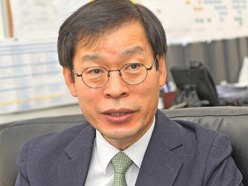 الرئيس التنفيذي لمؤسسة إنشن الكورية الجنوبية مدير مشروع تشغيل مبنى المطار المساند T4 كوانغ سو لي