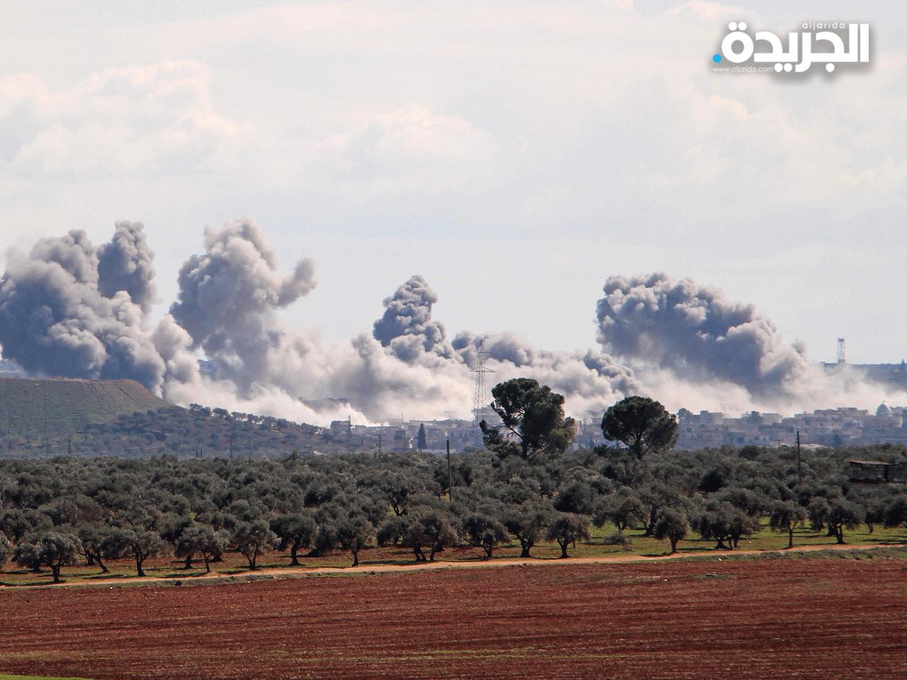الدخان يتصاعد من موافع المعارك في ادلب