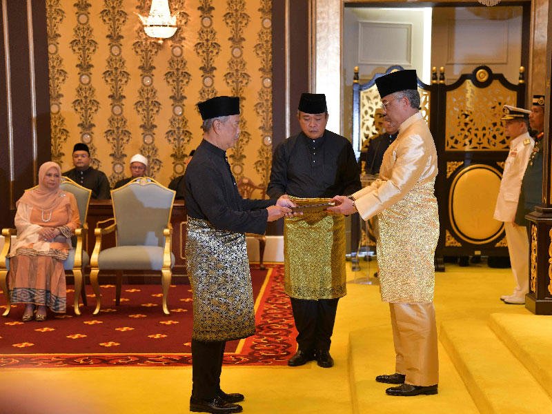 رئيس الوزراء الماليزي محيي الدين ياسين يؤدي اليمين