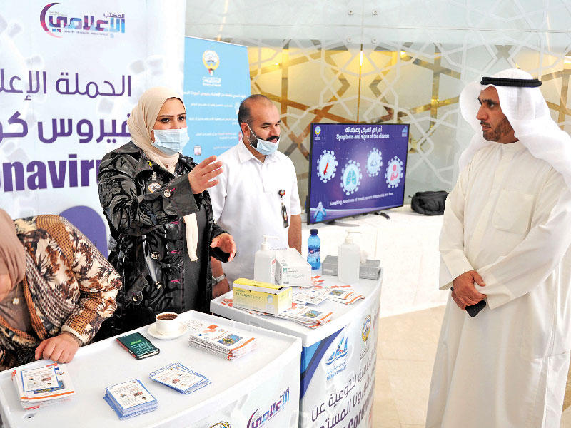  النائب محمد الدلال يستمع إلى شرح عن «كورونا»