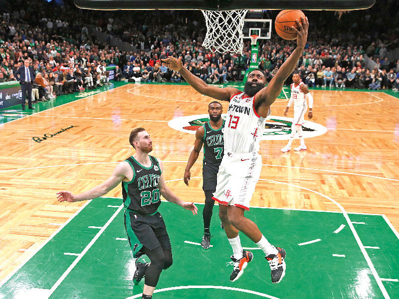 هاردن نجم هيوستن يسجل في سلة سلتيكس