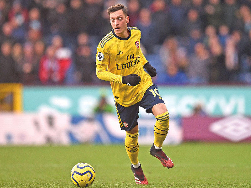 نجم نادي أرسنال الإنكليزي لكرة القدم مسعود أوزيل