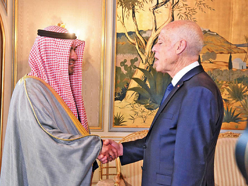 الرئيس التونسي مستقبلاً الصالح أمس