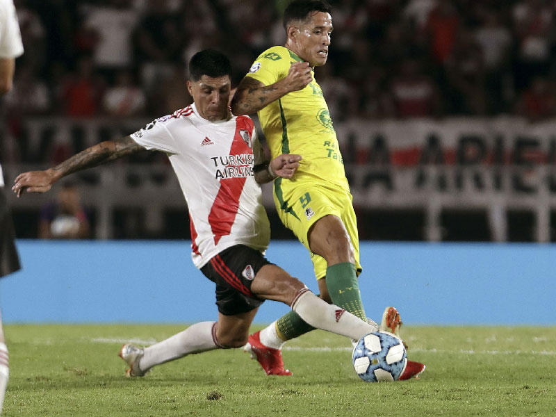 من مباراة ريفر بليت مع ديفينسا 