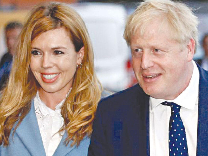 رئيس الوزراء البريطاني بوريس جونسون وشريكته كاري سيموندز