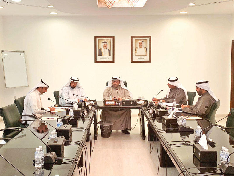 جانب من اجتماع مكتب المجلس البلدي