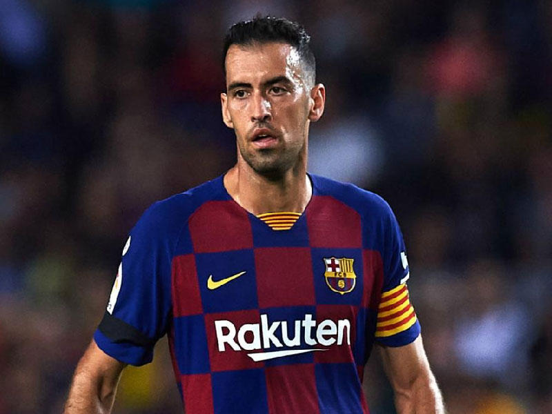  لاعب وسط برشلونة سرجيو بوسكيتس