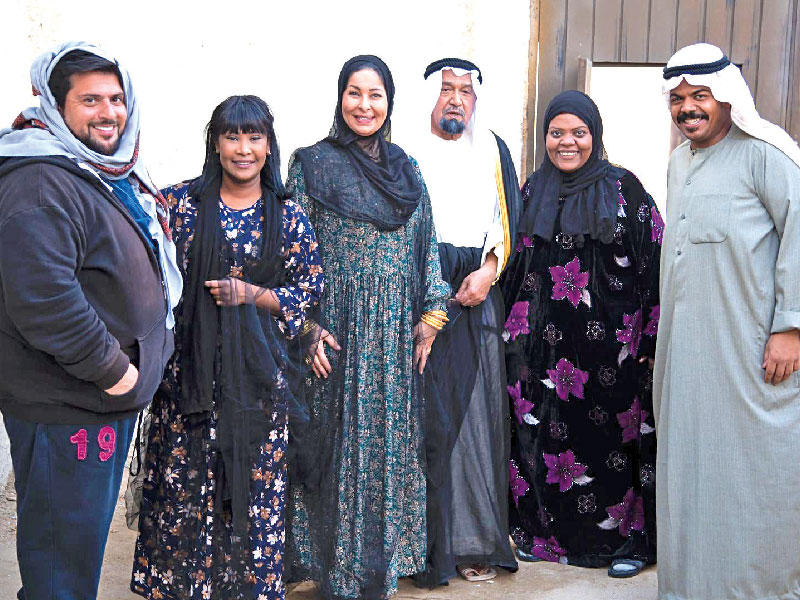 النبهان يتوسط نجوم العمل 