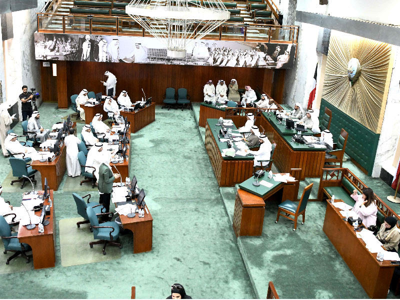 جانب من جلسة المجلس البلدي الرئيسية بقاعة جابر الأحمد