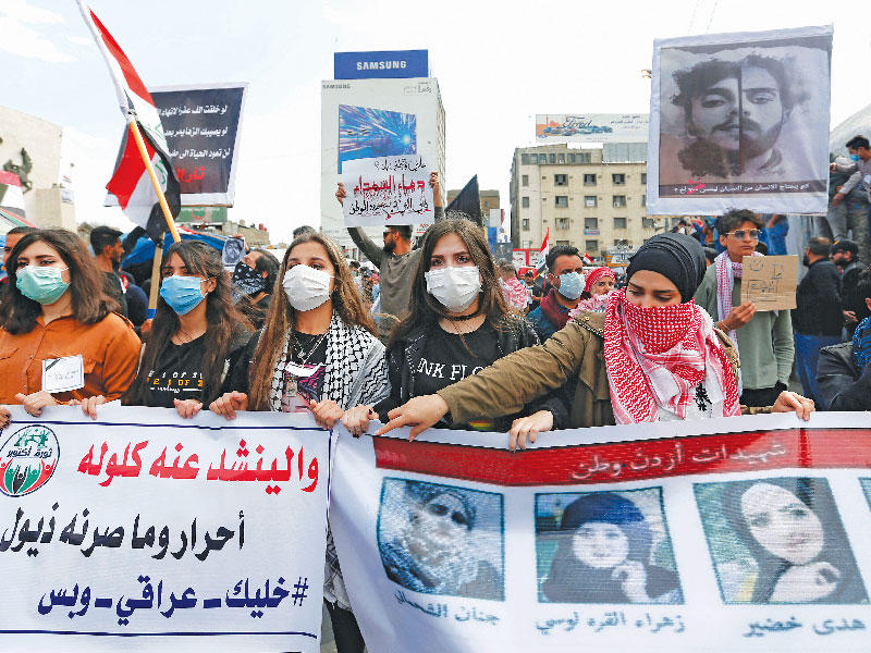 متظاهرون عراقيون في بغداد أمس الأول        (رويترز)