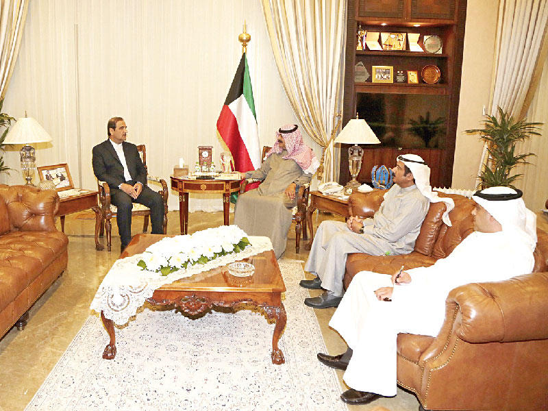 نائب وزير الخارجية خالد الجارالله مستقبلاً السفير الإيراني لدى الكويت محمد إيراني أمس