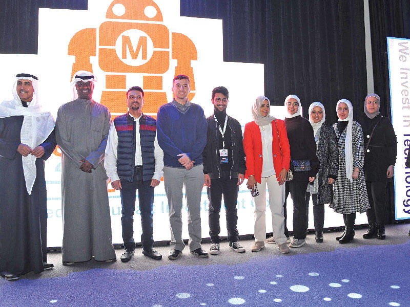 فريق عمل stc خلال فعالية معرض الصنَّاع العالمي ميكر فير- كويت 2020