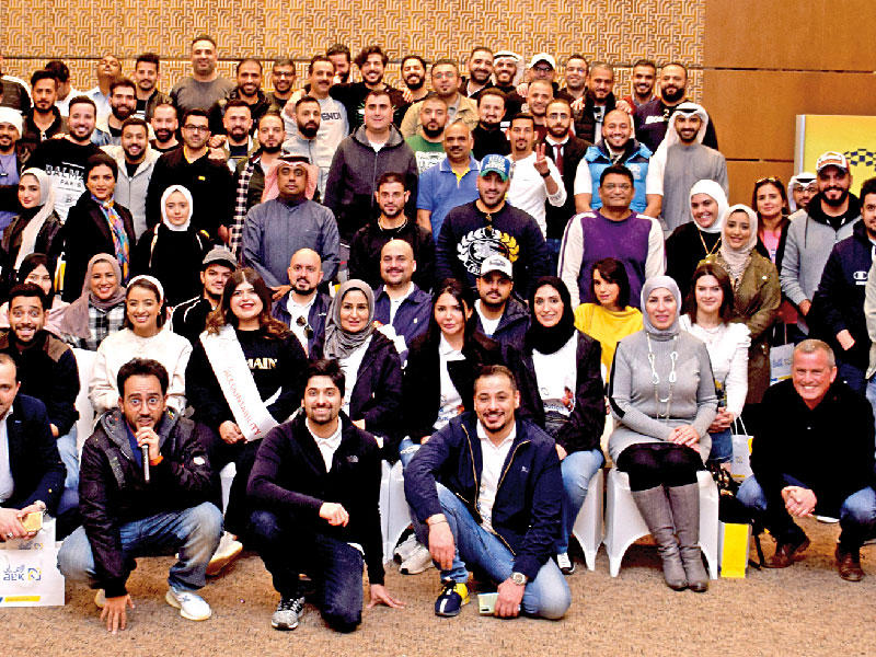 موظفو إدارة الخدمات المصرفية للأفراد  في البنك الأهلي الكويتي في «يوم تعزيز الارتباط الوظيفي»