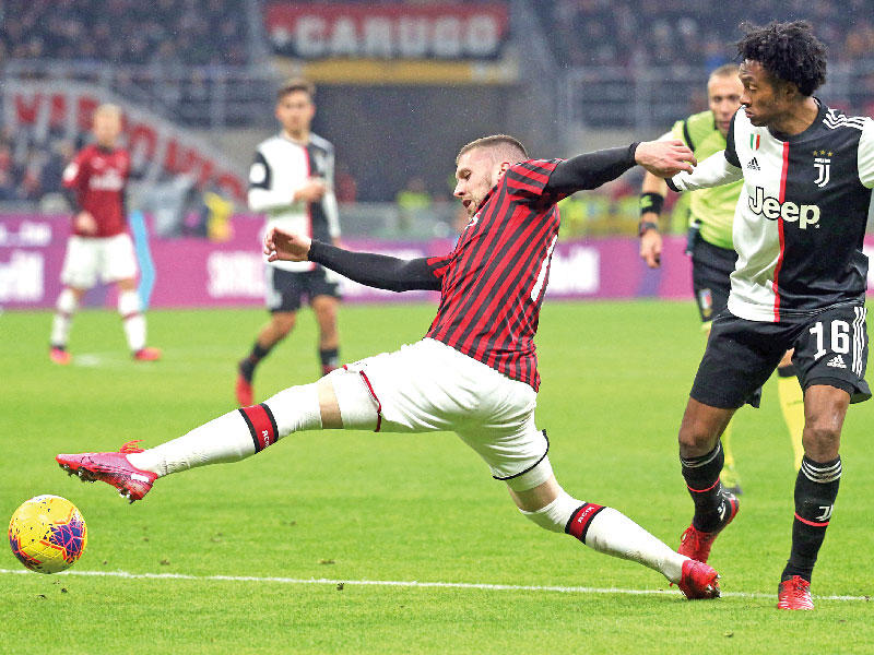 جانب من مباراة الذهاب بين يوفنتوس وميلان