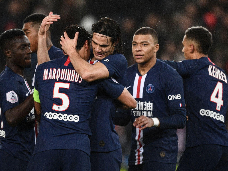 لاعبو باريس سان جيرمن محتفلين بهدف في احدى المباريات السابقة