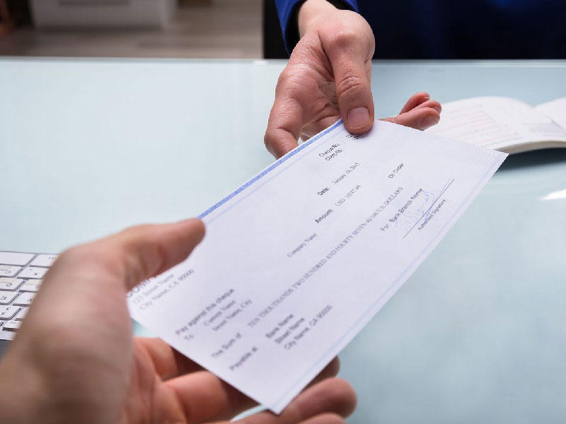 الوسطاء ينبهون على العملاء ضرورة «الآيبان» للتحويل النقدي