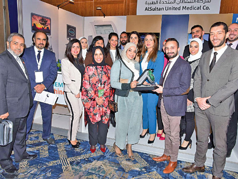 تكريم وكيل الصحة المساعد لشؤون الخدمات الطبية الأهلية خلال المؤتمر