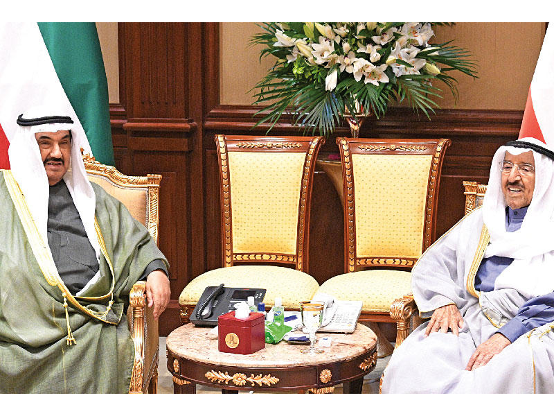 صاحب السمو أمير البلاد الشيخ صباح الأحمد مستقبلاً سمو الشيخ ناصر المحمد أمس