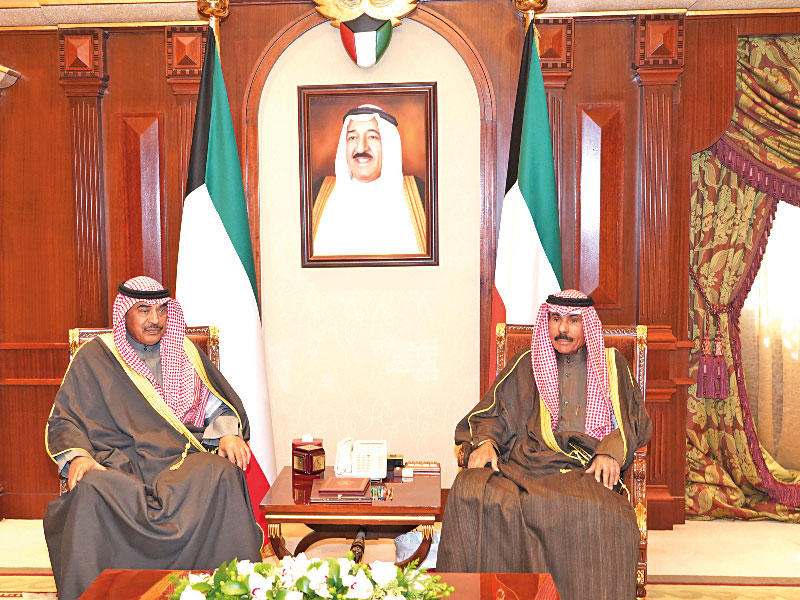 سمو ولي العهد الشيخ نواف الأحمد مستقبلاً سمو رئيس مجلس الوزراء الشيخ صباح الخالد أمس