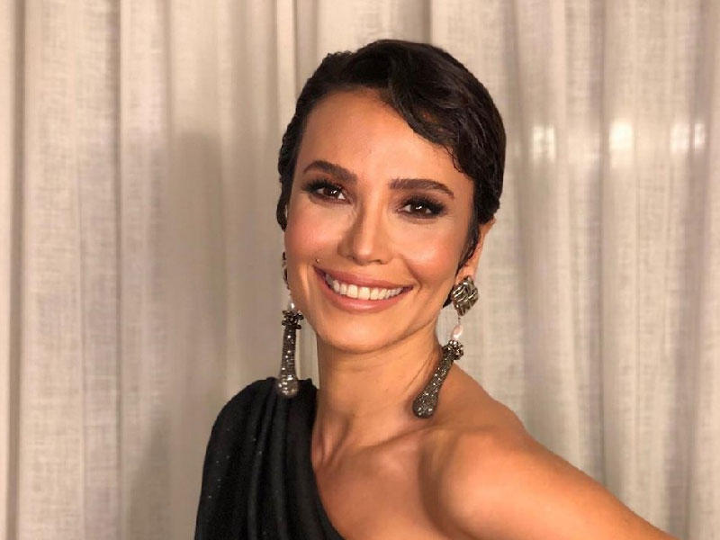 سونغول أودان زوجة النجم التركي ​كيفانش تاتليتوغ​ 