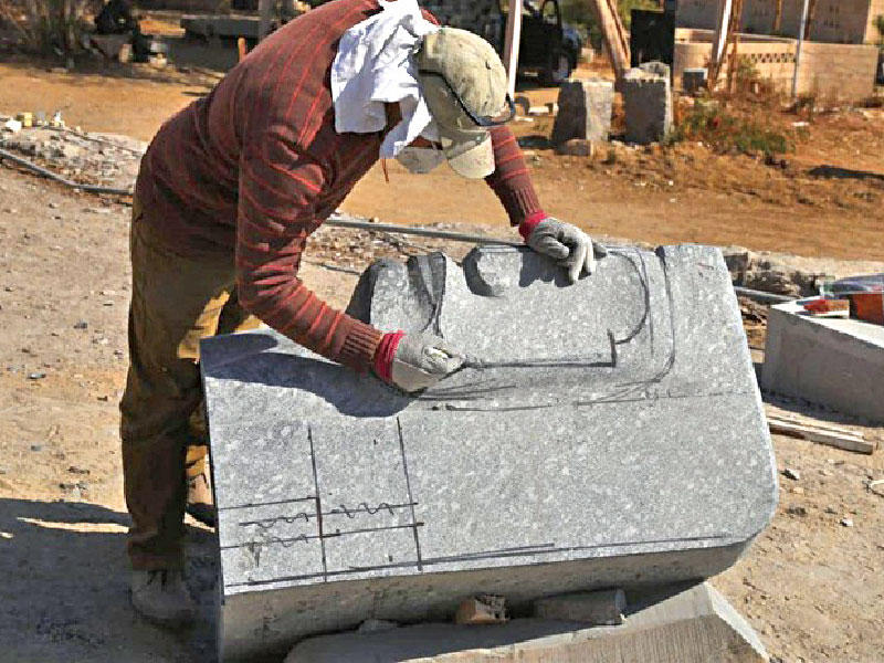 من أعمال السيمبوزيوم