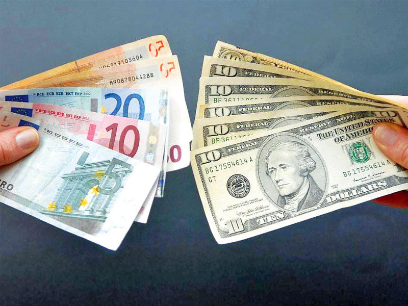 الدولار يقترب من أدنى مستوى في 5 أشهر مقابل الين