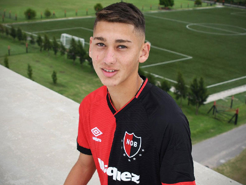 لاعب الوسط الأرجنتيني خوان سباستيان سفورزا