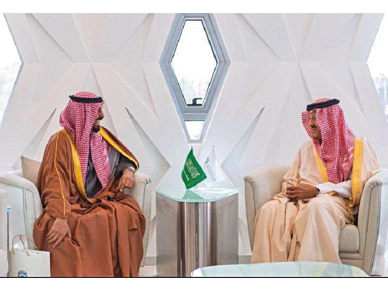 سفير الكويت لدى السعودية الشيخ علي الخالد مع رئيس مجلس إدارة الهيئة السعودية للفضاء الأمير سلطان بن سلمان