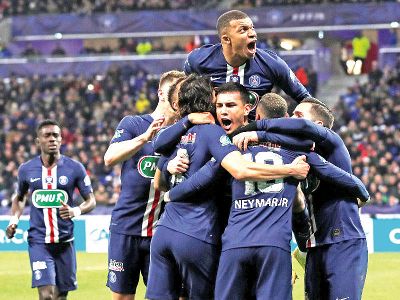 فرحة لاعبي باريس سان جرمان بعد إحراز الهدف الثاني