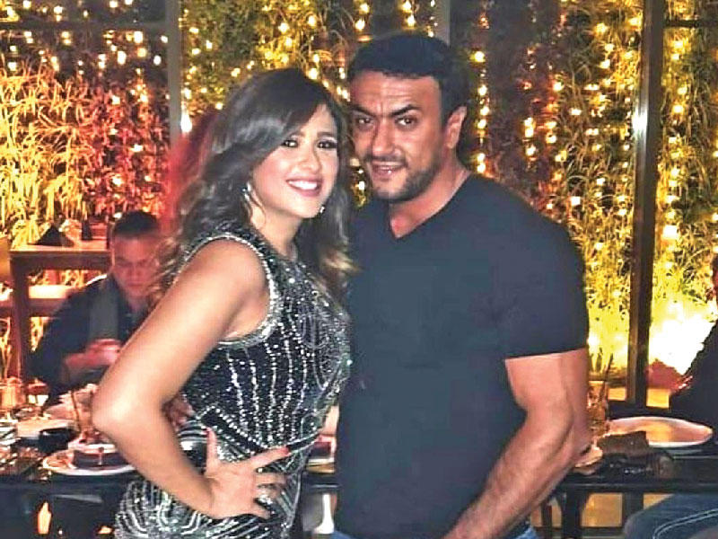 الفنانة ياسمين عبدالعزيز والفنان أحمد العوضي 