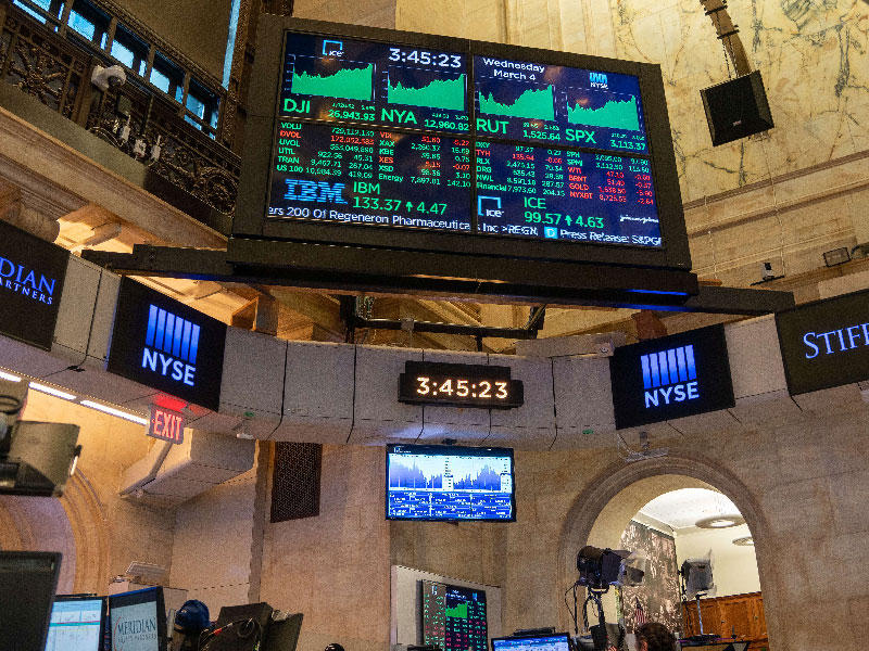 الأسواق العالمية ترتفع و«داو جونز» يقفز 4.53%