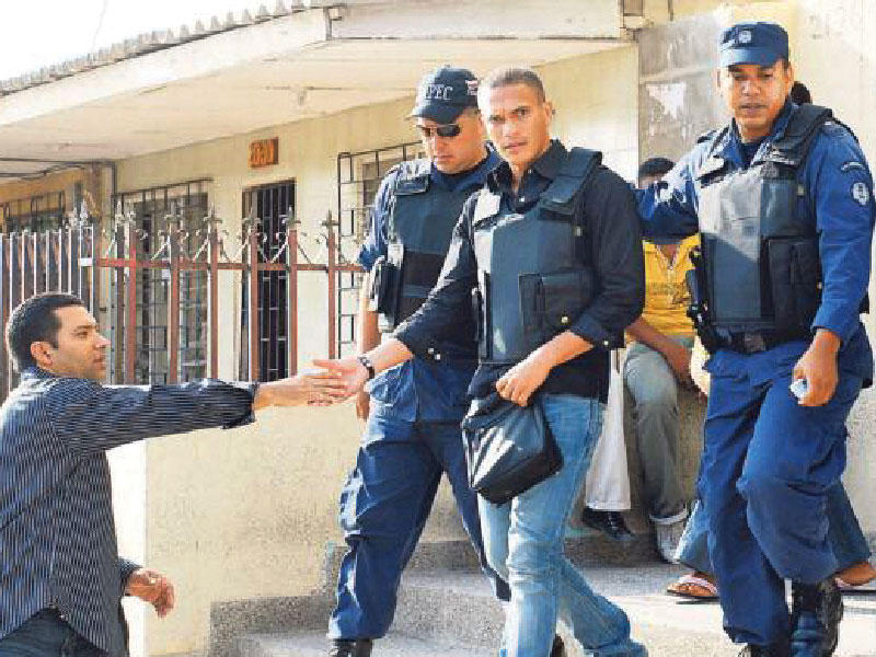 رونالدينيو وشقيقه متهمان بتزوير جواز سفر 