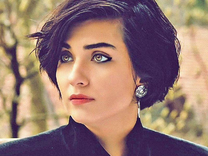 النجمة التركية توبا بويوكستون 