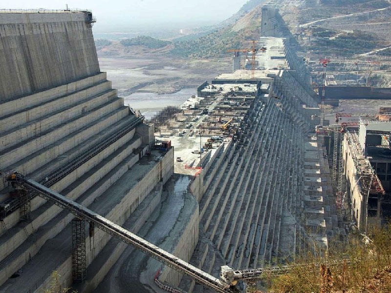 جانب من الأعمال في سد النهضة 