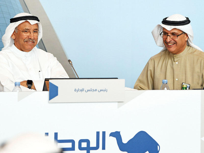 الرئيس التنفيذي لمجموعة بنك الكويت الوطني عصام الصقر - رئيس مجلس إدارة بنك الكويت الوطني  ناصر الساير