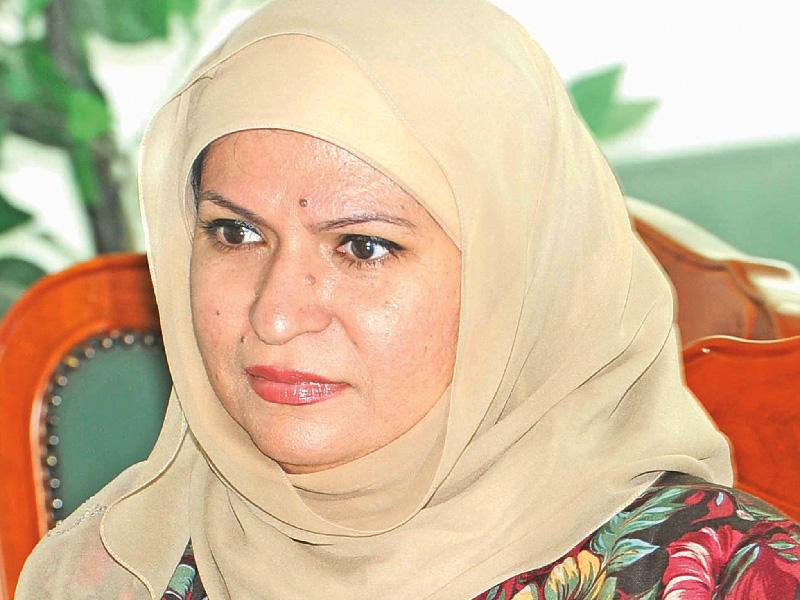 الوكيلة المساعدة لشؤون البعثات والمعادلات والعلاقات الثقافية بوزارة التعليم العالي فاطمة السنان