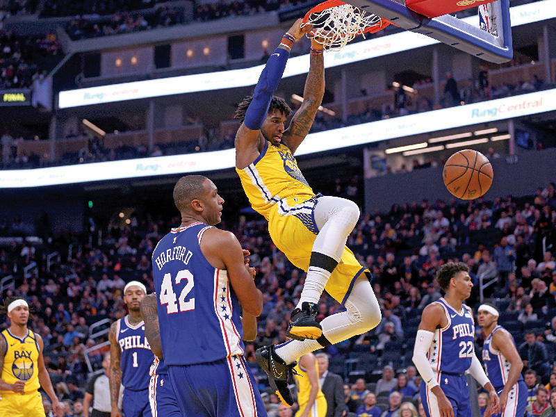 كريس نجم غولدن ستايت يسجل في سلة فيلادلفيا