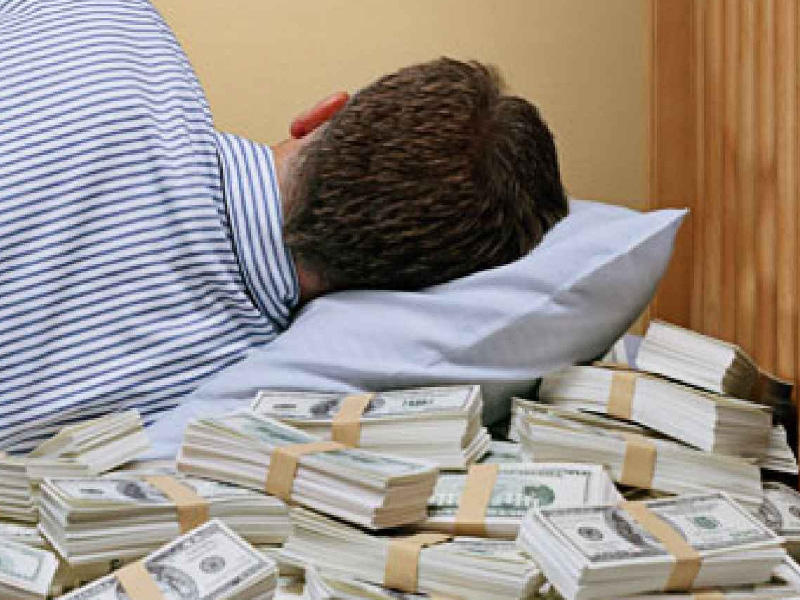 الأرجنتينيون ينامون فوق الدولارات