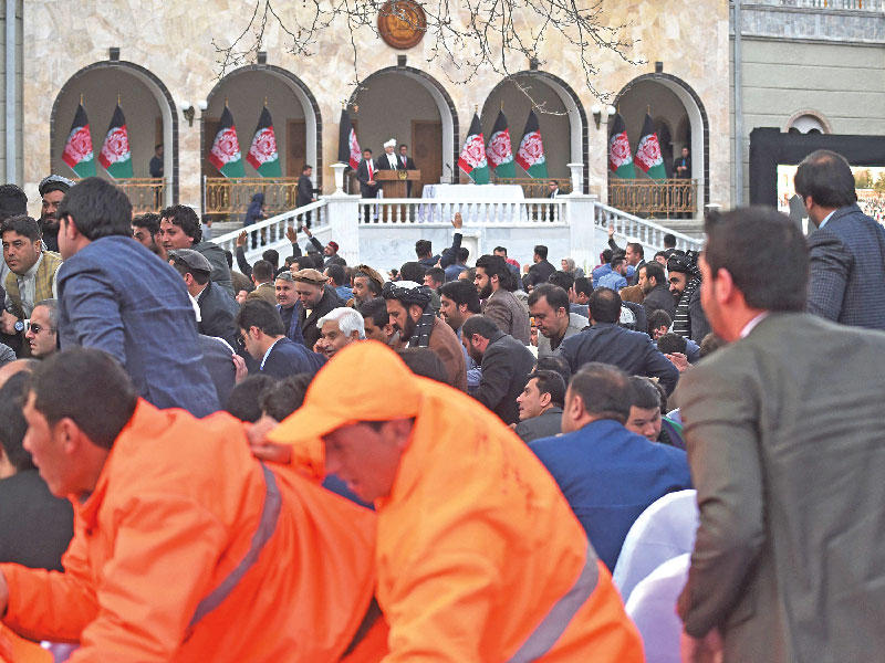 فوضى خلال القصف على حفل تنصيب غني في كابول       (أ ف ب)