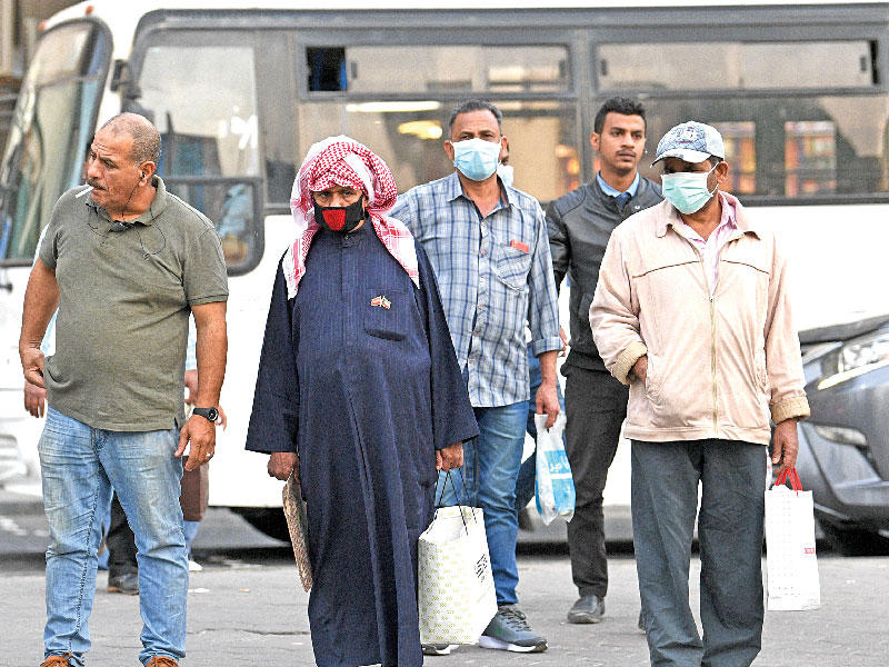 الكمامات وحّدت الجميع في مواجهة «كورونا»   (تصوير- نوفل إبراهيم)